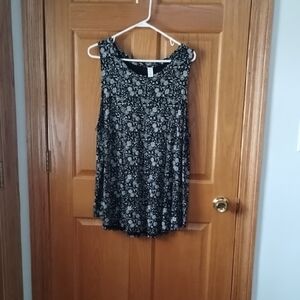 Old Navy Black and White Patterned Tank Top